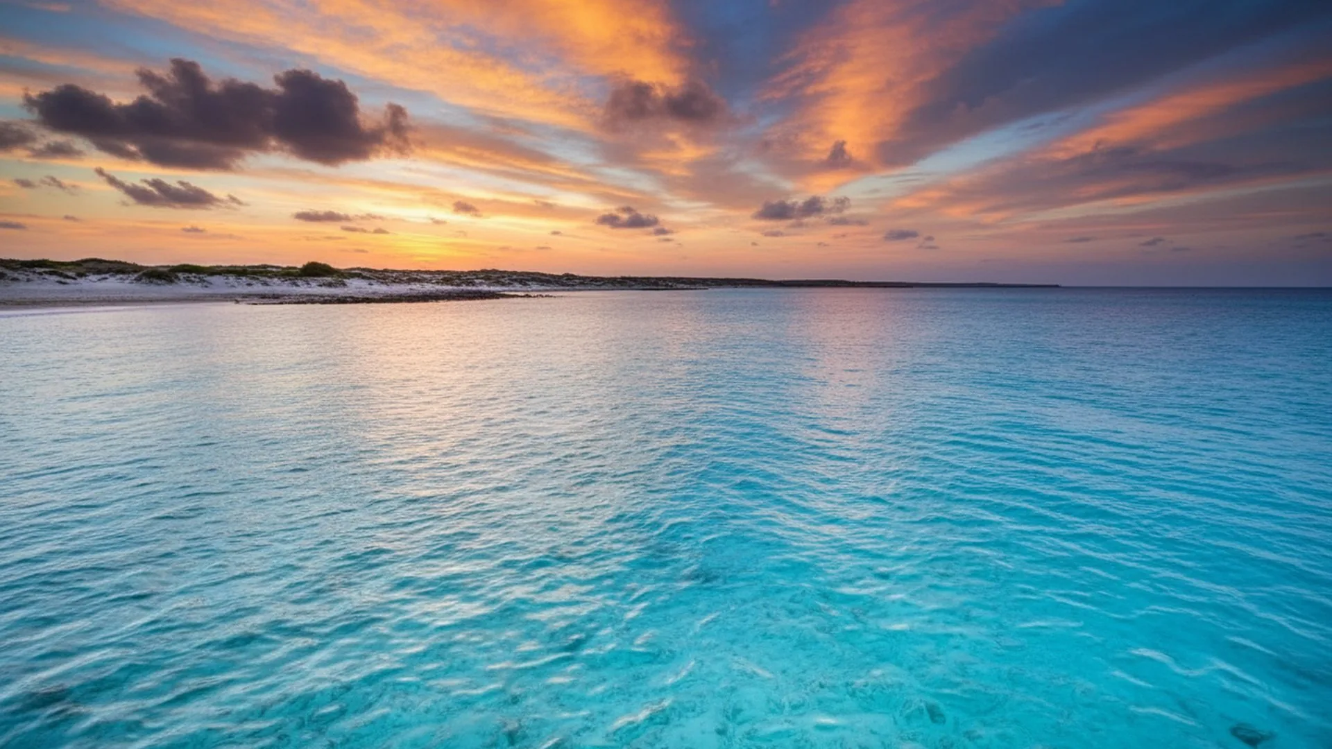 Mare calmo e cielo terso su un tratto di costa ionica salentina